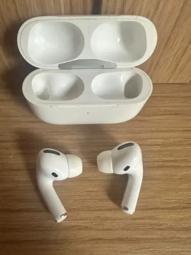 AIRPODS PRO 1 - APPLE - COM ESTEJO DE RECARGA