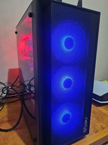 PC com gabinete gamer