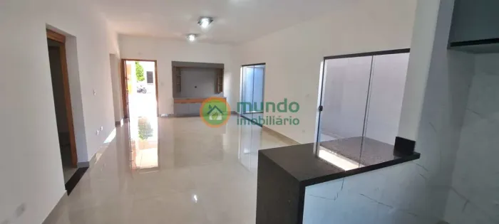 Casa para Venda e Locação em Condomínio Fechado Taubaté