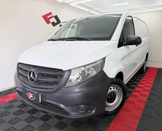 Mercedes-Benz Vito 111 CDI Furgão 1.6 TB Diesel 4P MEC 2016