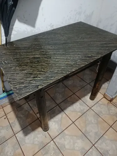 Vendo duas mesas sem cadeira para vir buscar