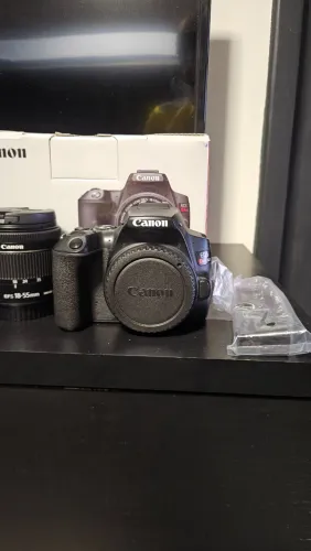 Câmera Canon SL3