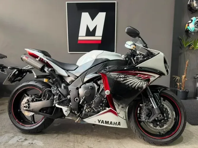 YAMAHA YZF R1 2013 - Pneus novos - Moto impecável - Sem detalhes - Revisada
