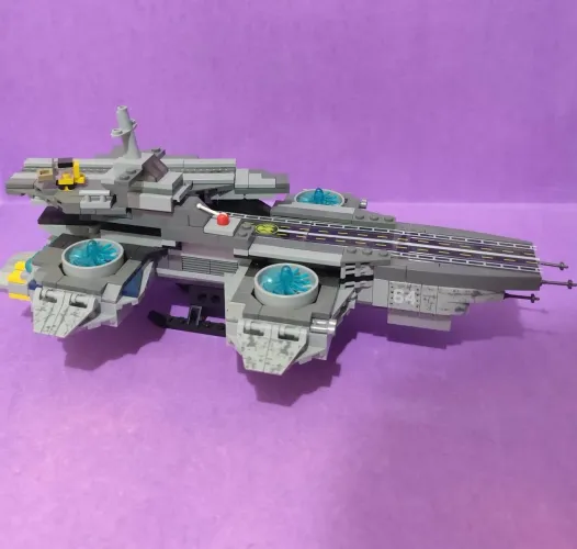 Lego marvel paralelo aero porta aviões da shield