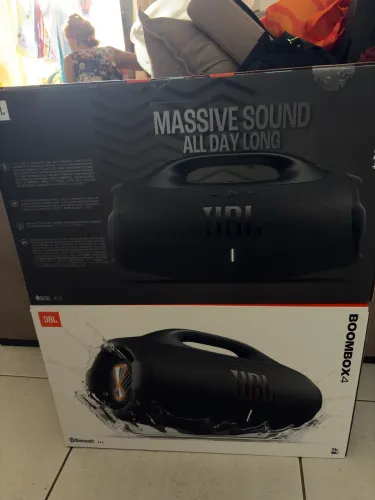 JBL Boombox 4 lacrada, nota fiscal e garantia de 1 ano