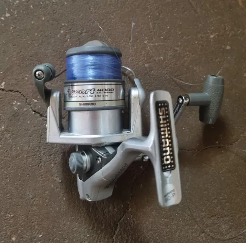 Molinete SHIMANO accort 4000