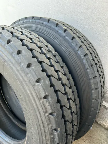 2 PNEUS 275/80R22.5 NOVOS RECAPADOS SEM USO