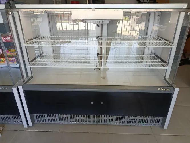 VENDO REFRIGERADOR HORIZONTAL, MARCA GELOPAR,3 ANOS DE USO, AINDA COM PLÁSTICO.