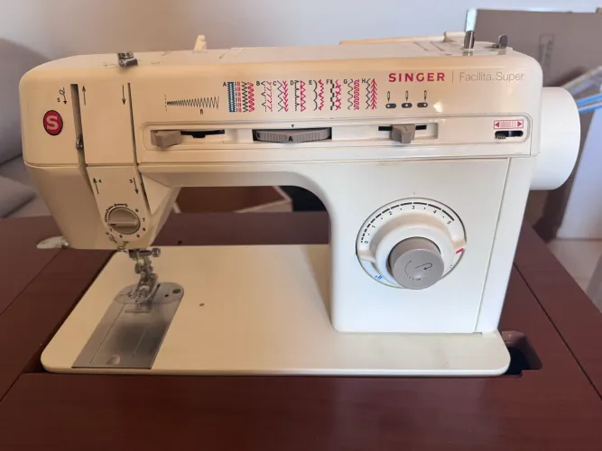 Máquina de costura singer com gabinete nova