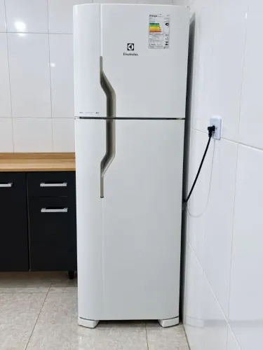 Geladeira Electrolux 110v Cycle Defrost 260L Super Freezer Duplex Branca DC35A