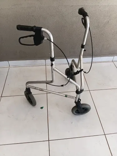 Andador 3 rodas