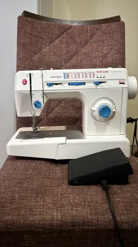 POUCO USO- SINGER MÁQUINA DE COSTURA 2918C