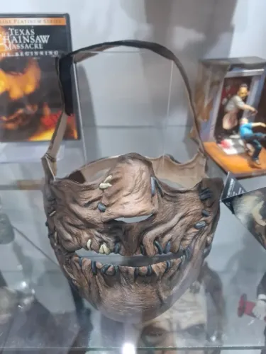 mascara leatherface