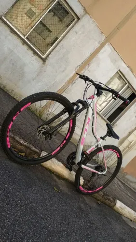 Bicicleta Mountain Bike KLS Aro 29 - Excelente Oferta e Excelente Estado, Pronta para Uso.