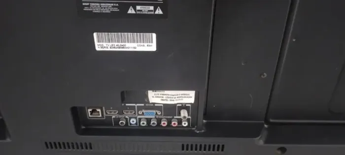 Smart TV Tela Plana com base de vidro completa com controle retirada de peças
