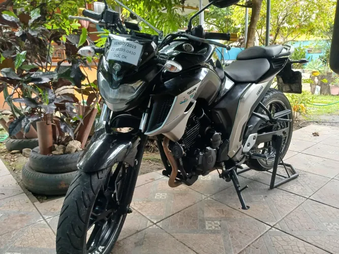 Moto fazer 250 a venda.