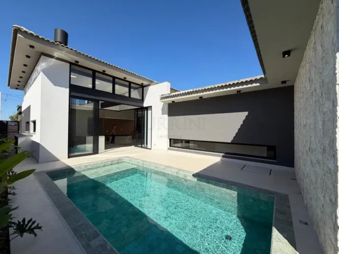 Casa à venda no condomínio Residencial Cyrela Estoril em Bauru -SP.