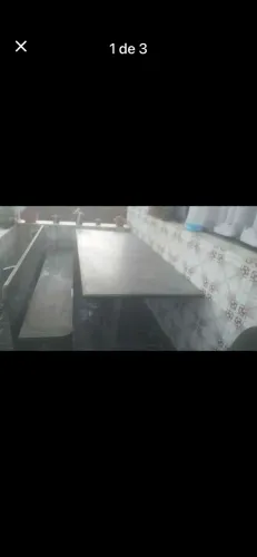 Mesa de ardósia com 2 bancos