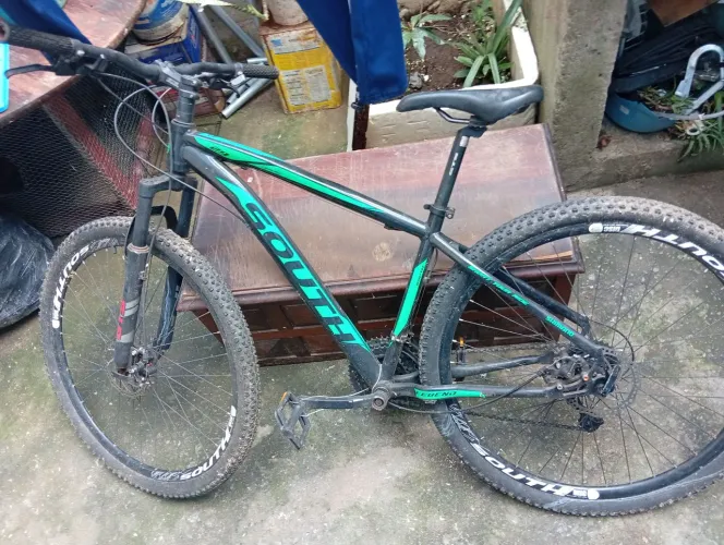 Vendo bike aro 29 TD prontinho só falta regula os freios ( motivo de venda n ando mais )