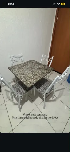 Mesa de mármore