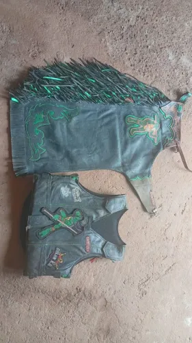 Coleta e calça de peão de rodeio