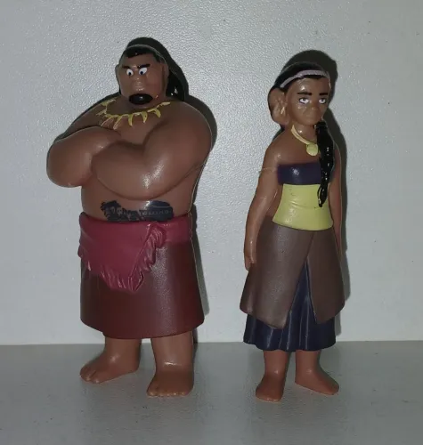 LOTE DUPLA MINIATURAS ORIGINAIS DISNEY PAIS DA MOANA MÃE SINA PAI CHEFE TUI