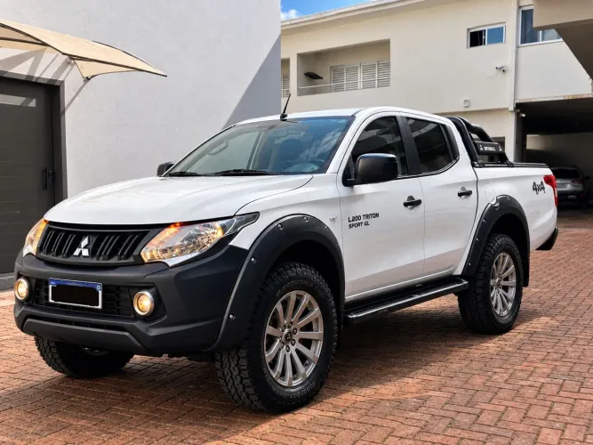 Mitsubishi L200 Triton Sport GLS 2.4 CD Diesel Aut. 2021