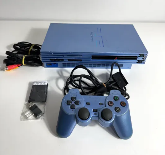 PlayStation 2 Fat acqua com detalhes