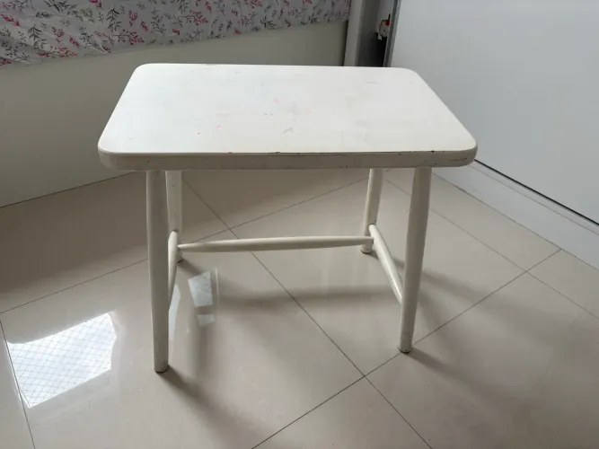 Mesa Infantil Tok&Stok em Madeira Maciça Laqueada Branca