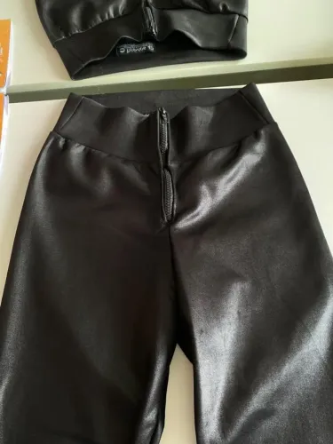 Calça de couro fale preta