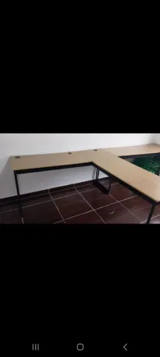 Mesa de escritório em l