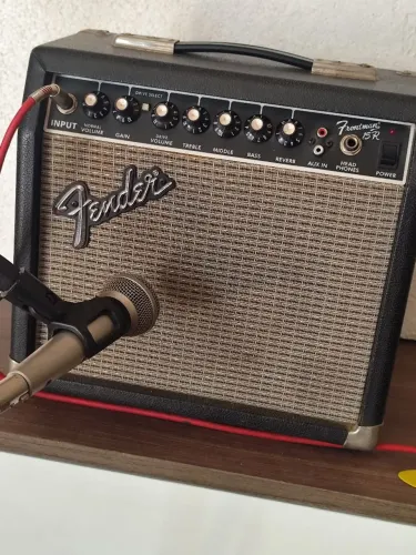 AMPLIFICADOR FENDER FRONTMAN R15