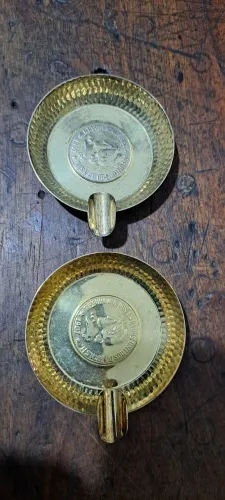 Antiguidades / cinzeiros antigo réplica moeda de 1907