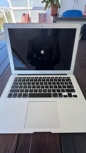 MacBook Air 2014 i5 4gb ram 126gb ssd