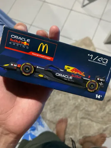 CARRINHO DE COLECIONADOR RED BULL & MC donald?s
