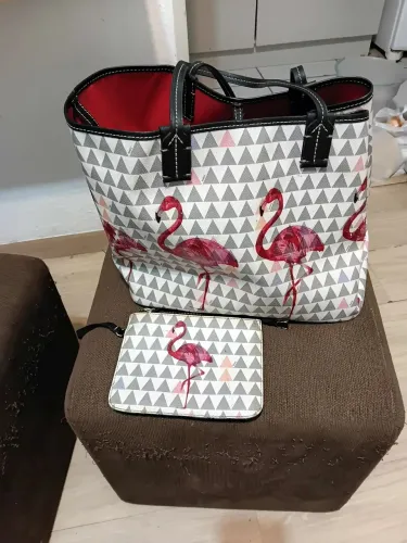 Vendo uma bolsa schutz flamingo original com a necessaire