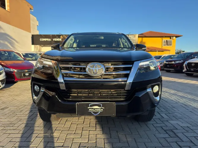 Toyota Hilux SW4 SRX 4X4 2.8 TDI 16V Dies. Aut. 2017