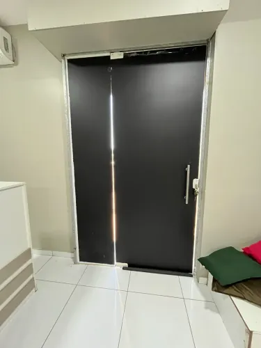 Vendo porta de vidro (não é de correr)