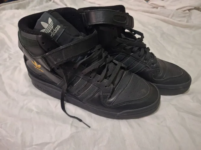 Tenis Adidas seminovo 42