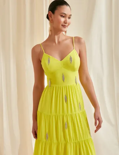 Vestido confeccionado em crepe 40/M veste até um P/38