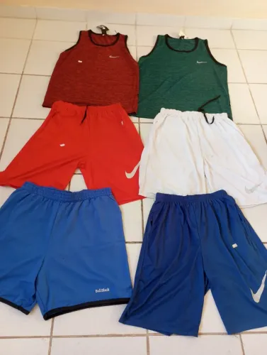 calção para jogar futebol e camiseta regatas