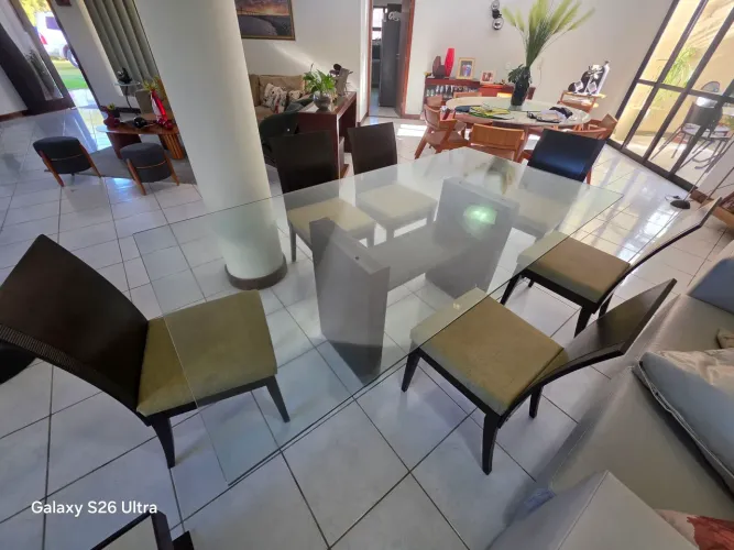 Vendo mesa de vidro 110x220, 06 cadeiras, centro espelhado 90x160, estante e suporte de tv