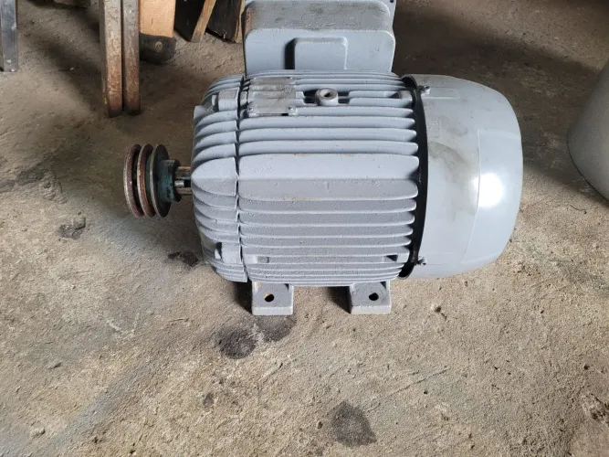 Motor eletrico  bifasico  rural 7.5 cv revisado