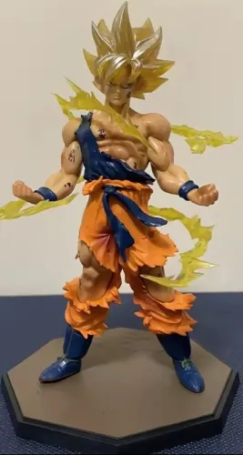 Action Figure (Estátua) Goku Dragon Ball Z Concentrando Poder - Novo e Lacrado