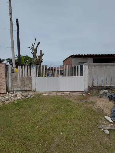VENDO CASA EM GUARATUBA - BAIRRO PIÇARRAS - LEIA A DESCRIÇÃO.