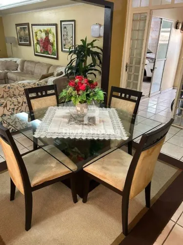 Casa Terrea padrão à venda, sendo 465 m² de area Total 03 suites Bairro Jardim Tropical , 