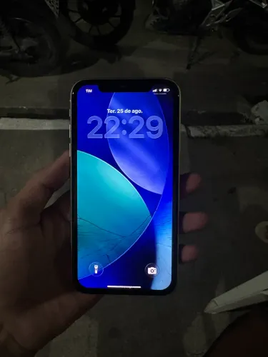 iPhone 11 (64GB) - Cor Branco