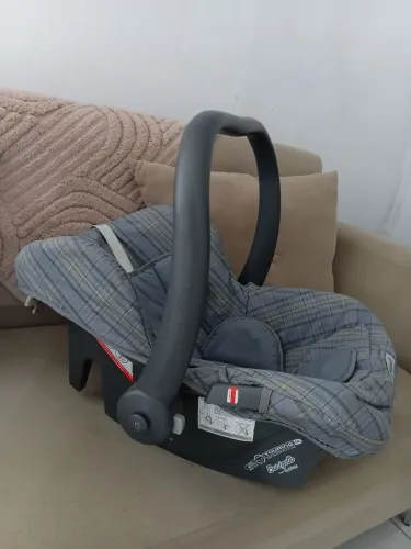 Vendo cadeirinha para bebê viajar no carro