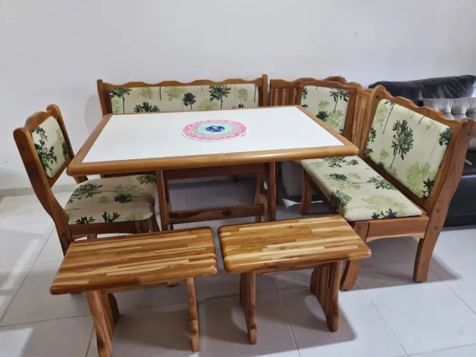 Conjunto mesa e cadeiras canto alemão