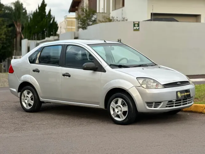 Ford Fiesta Sedan 1.0 8V Flex 4P 2007